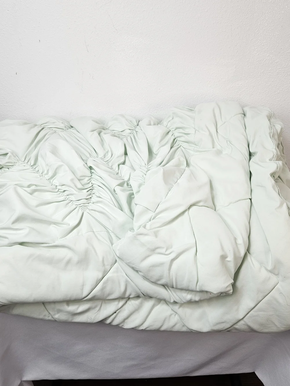 Pottery Barn Teen Light Mint Green Gathered Comforter